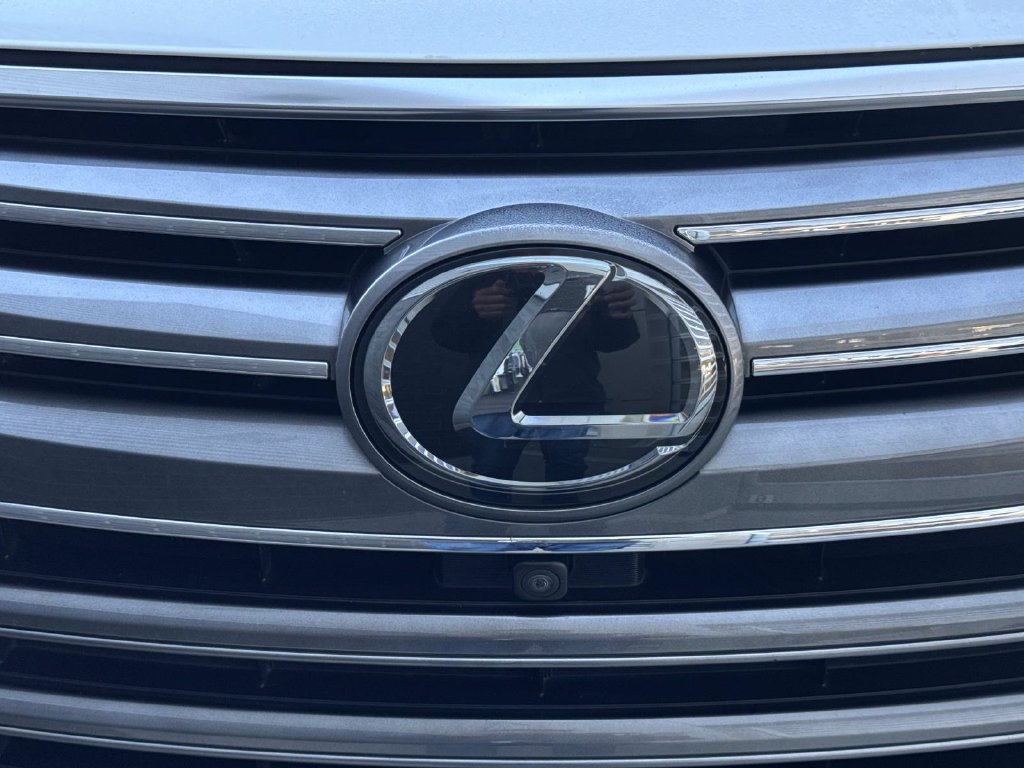Used 2021 Lexus LX 570 4WD w/ Luxury Package image 9