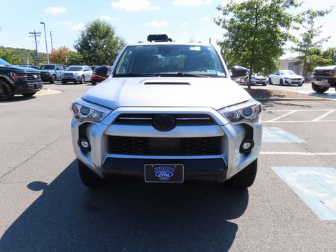 Used 2021 Toyota 4Runner Venture image 2