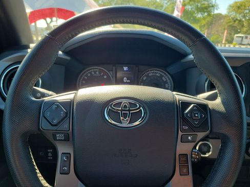 Used 2021 Toyota Tacoma TRD Sport image 19