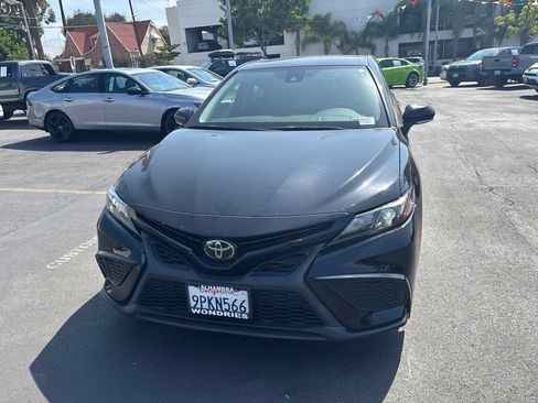 Used 2022 Toyota Camry SE w/ Carpet Mat Package (TMS) FWD image 9