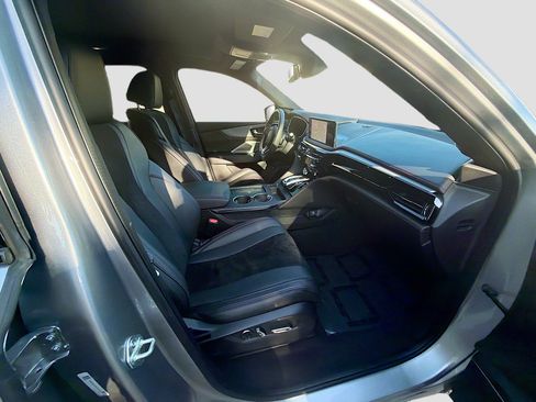 Used 2025 Acura MDX A-Spec image 32