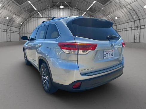 Used 2018 Toyota Highlander XLE FWD image 4