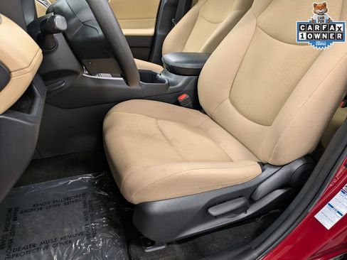 Used 2022 Toyota RAV4 LE AWD/4WD image 10