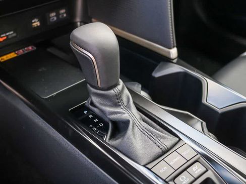 New 2026 Toyota Camry Hybrid FWD image 19