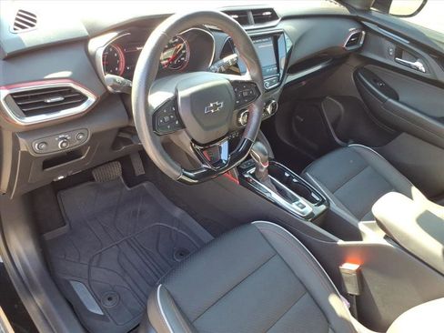 Used 2022 Chevrolet TrailBlazer RS w/ Sun and Liftgate Package image 11