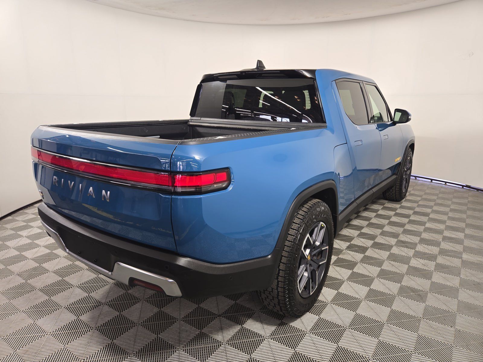 Used 2022 Rivian R1T Launch Edition AWD/4WD image 5
