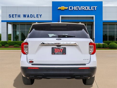 Used 2022 Ford Explorer XLT image 6