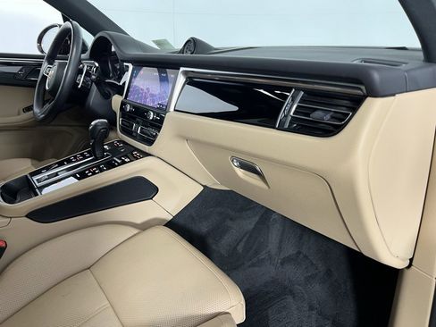 Used 2023 Porsche Macan image 32