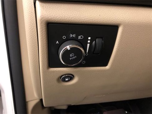 Used 2018 Jeep Grand Cherokee Laredo image 14