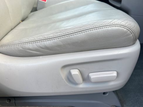 Used 2013 Toyota Sienna XLE image 24