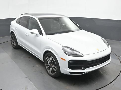 Used 2023 Porsche Cayenne Turbo AWD/4WD image 34
