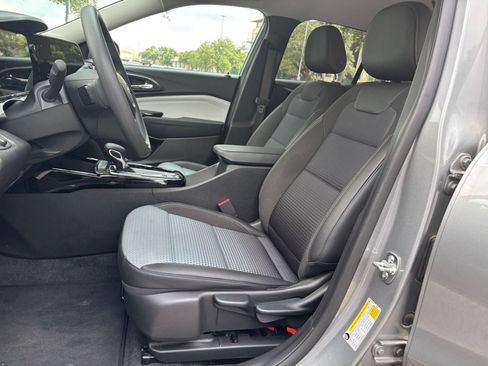 Used 2025 Chevrolet Trax LT FWD image 22