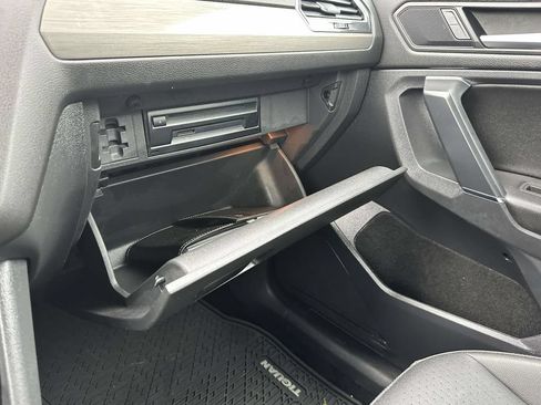 Used 2020 Volkswagen Tiguan SE AWD/4WD image 32