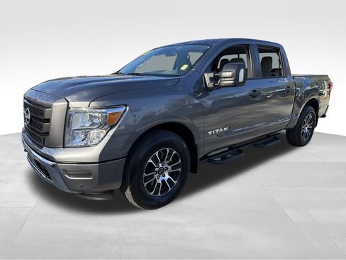 Used 2024 Nissan Titan SV w/ SV Convenience Package image 3