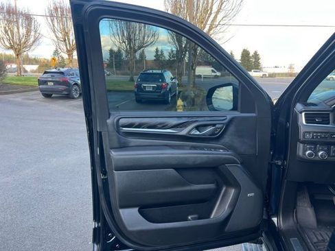 Used 2021 GMC Yukon XL Denali w/ Denali Premium Package image 19