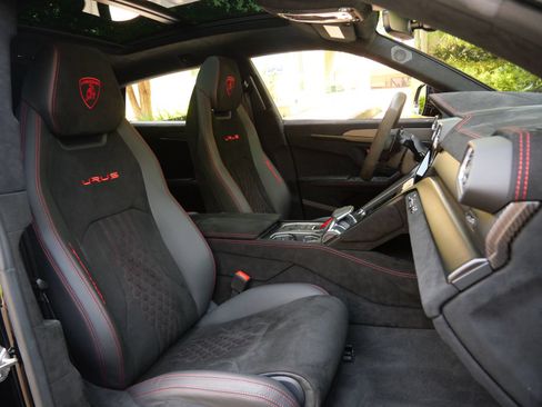 Used 2024 Lamborghini Urus Performante AWD/4WD image 8