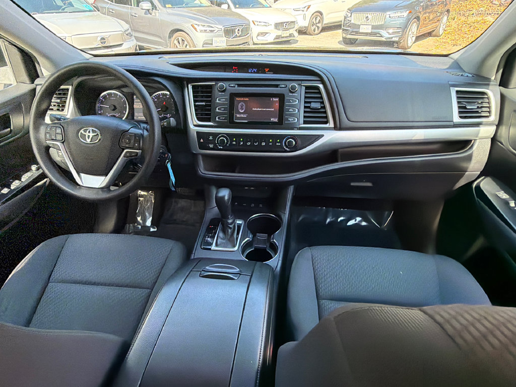 Used 2019 Toyota Highlander LE AWD/4WD image 15