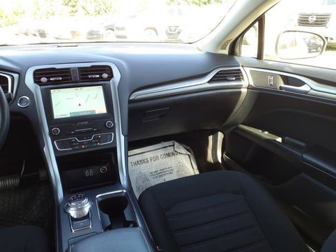Used 2020 Ford Fusion SE image 13
