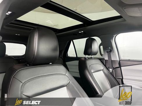 Used 2023 Ford Explorer XLT w/ Equipment Group 202A image 11