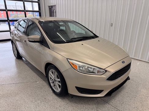 Used 2017 Ford Focus SE image 1