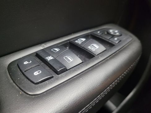 Used 2015 Chrysler 200 C FWD image 27
