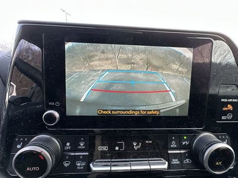 Used 2024 Toyota Highlander XLE image 27