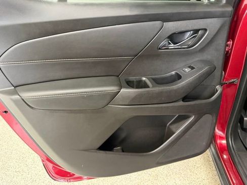 Used 2021 Chevrolet Traverse LT image 31