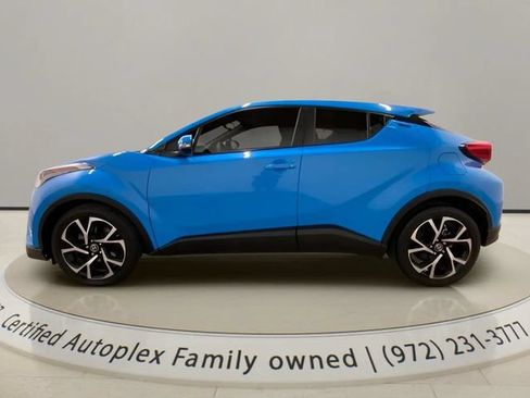 Used 2019 Toyota C-HR XLE FWD image 2