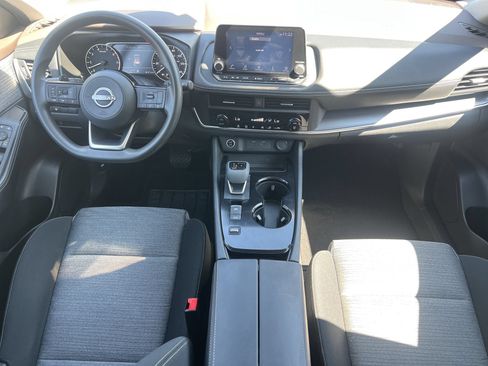 Used 2023 Nissan Rogue SV FWD image 2