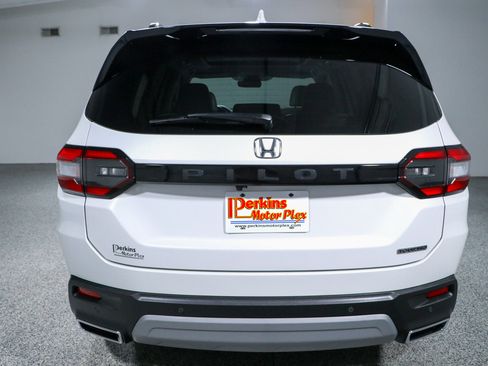 Used 2025 Honda Pilot Touring image 8