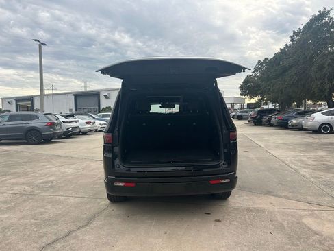 Used 2022 Jeep Wagoneer Series III image 42