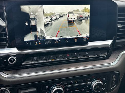 Used 2024 GMC Sierra 2500 SLT w/ SLT Premium Package image 31