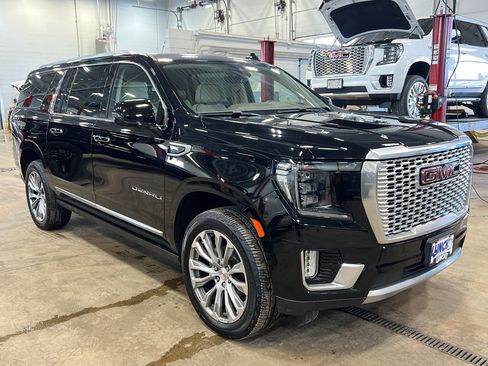 Used 2021 GMC Yukon XL Denali w/ Denali Premium Package image 5
