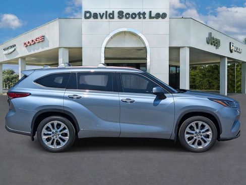 Used 2023 Toyota Highlander Limited AWD/4WD image 5
