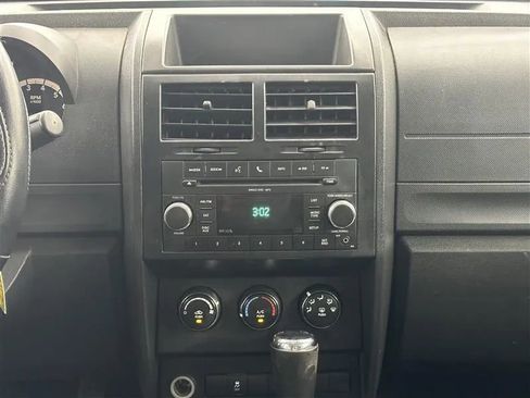 Used 2011 Dodge Nitro Heat w/ Popular Equipment Group RWD image 19