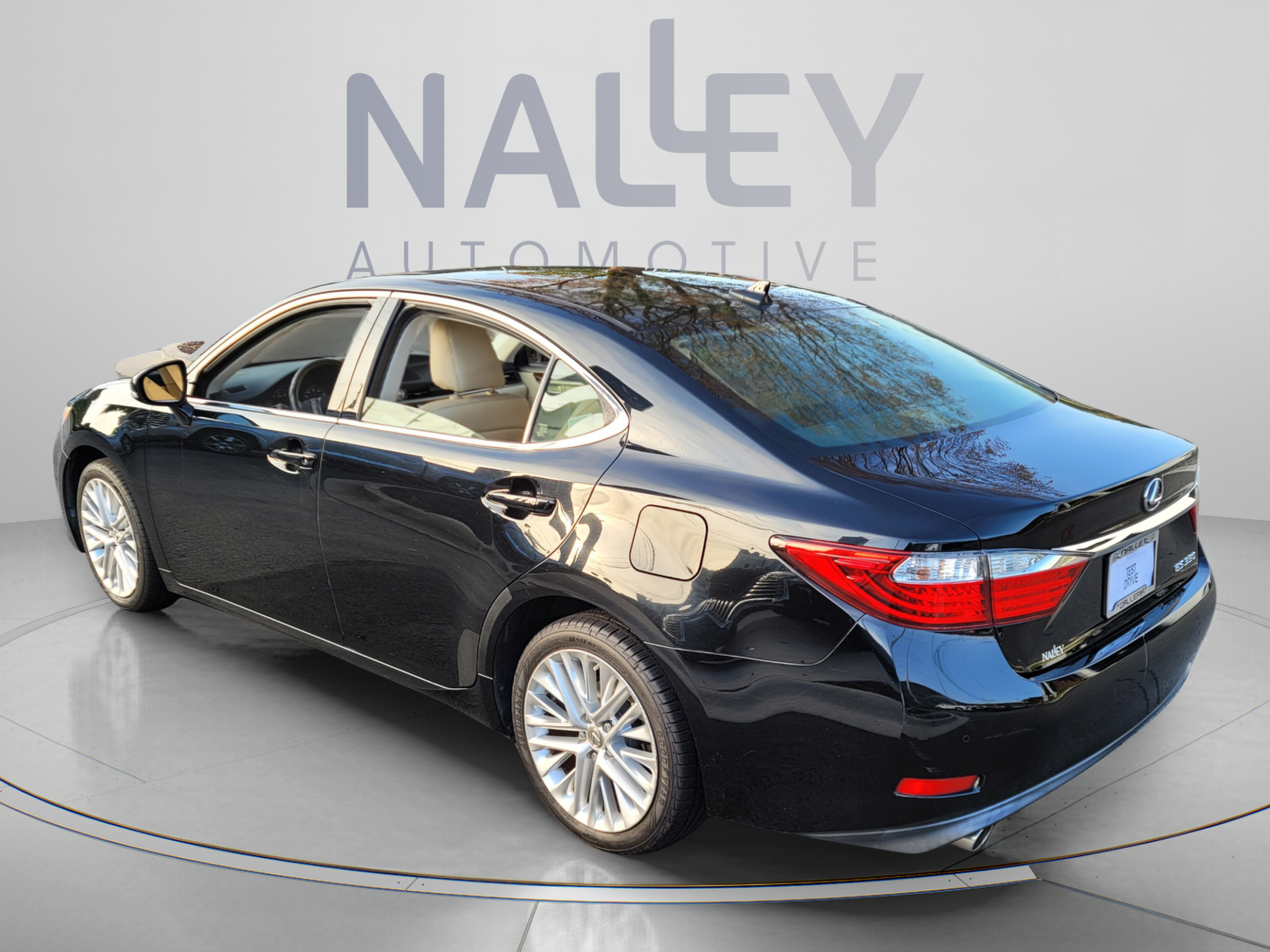 Used 2014 Lexus ES 350 w/ Luxury Package FWD image 3