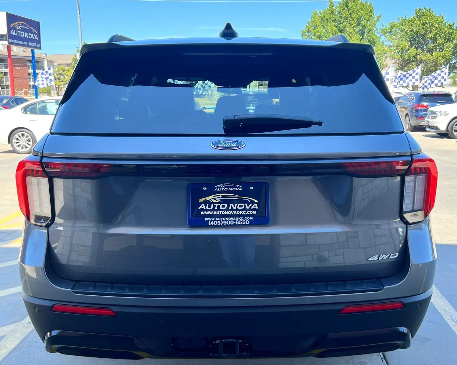 Used 2025 Ford Explorer ST-Line w/ ST-Line Street Pack AWD/4WD image 4
