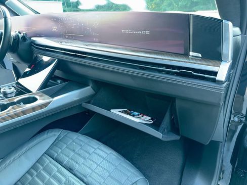 Used 2025 Cadillac Escalade ESV Sport Platinum AWD/4WD image 36