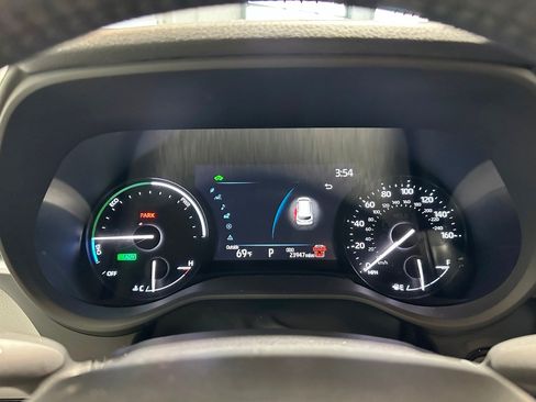 Used 2025 Toyota Sienna XLE AWD/4WD image 8