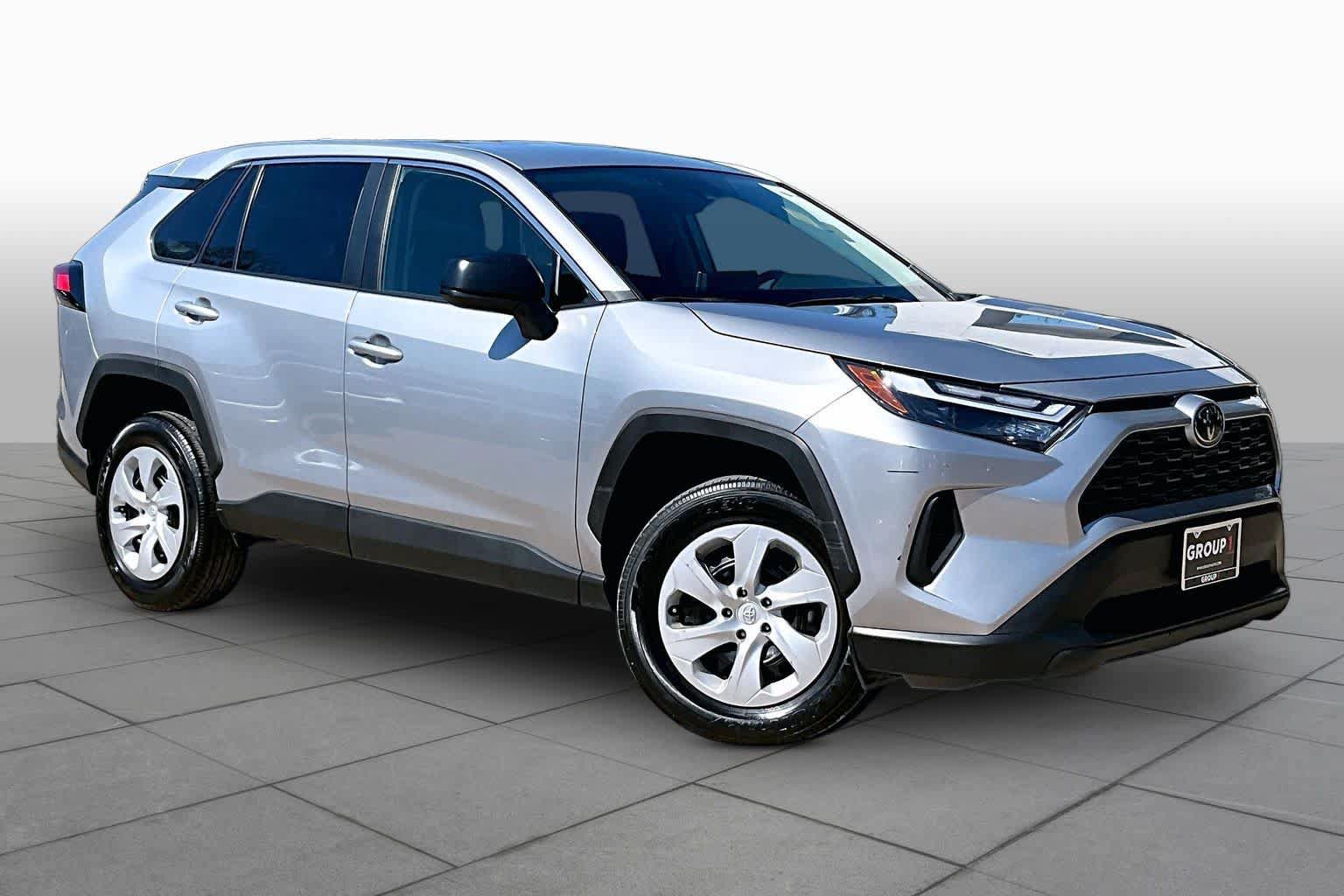 Used 2025 Toyota RAV4 LE AWD/4WD image 3