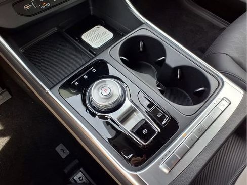 New 2026 Kia Carnival EX FWD image 6