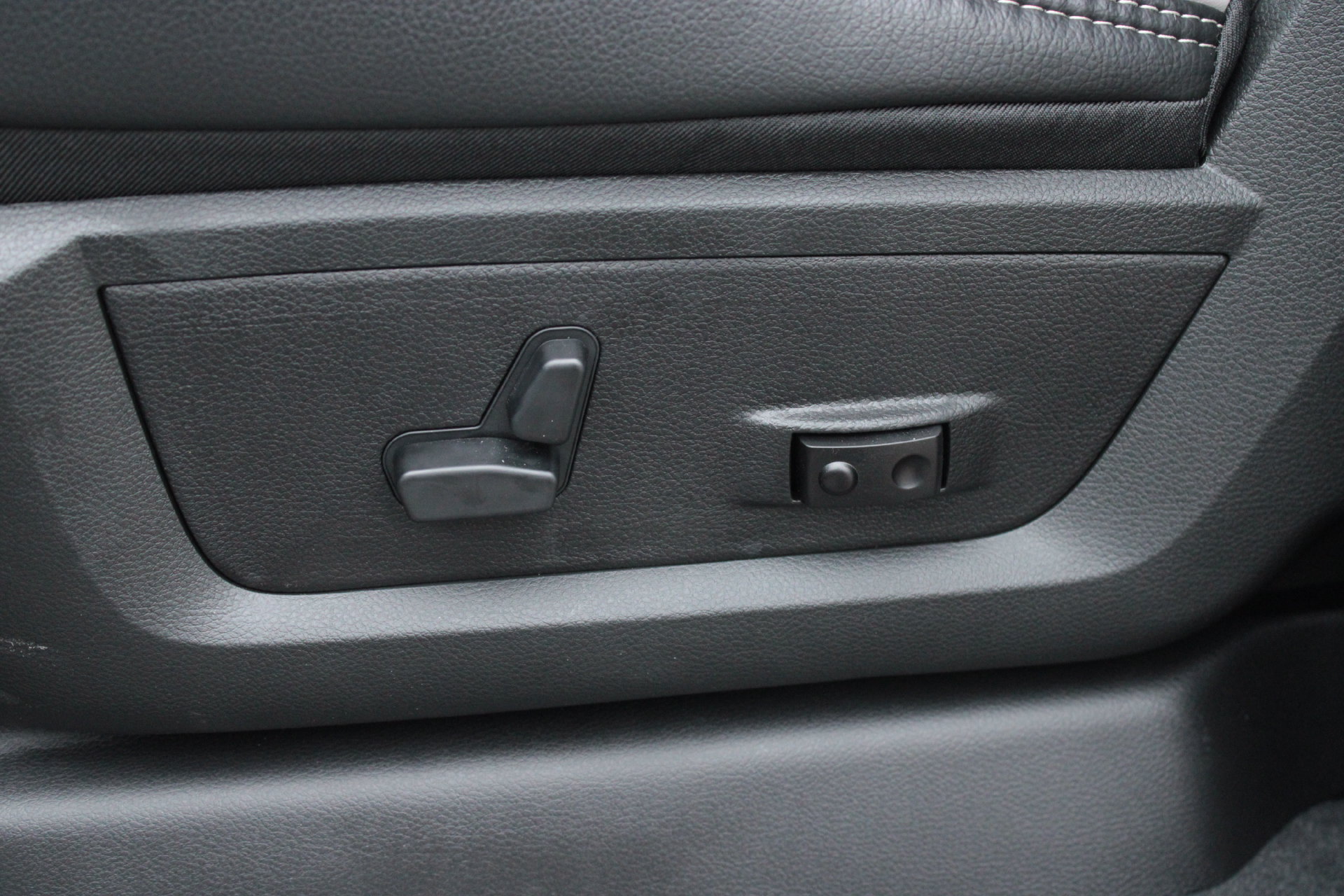 New 2027 RAM 3500 Laramie AWD/4WD image 13