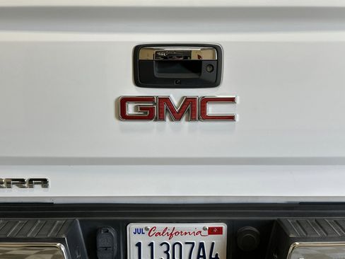 Used 2017 GMC Sierra 2500 SLT w/ Duramax Plus Package AWD/4WD image 48