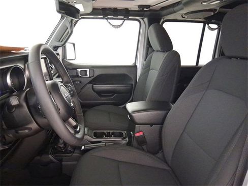 Used 2023 Jeep Gladiator Willys image 12