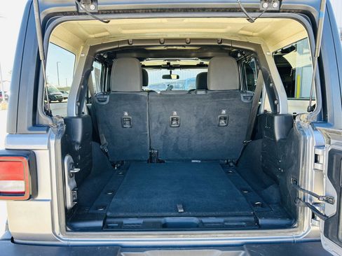 Used 2019 Jeep Wrangler Unlimited Sahara image 22