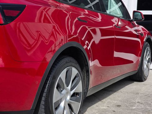 Used 2021 Tesla Model Y Long Range AWD/4WD image 39