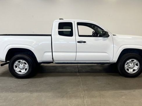Used 2020 Toyota Tacoma SR image 2