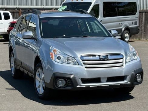 Used 2014 Subaru Outback 2.5i Limited AWD/4WD image 3