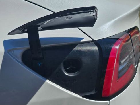 Used 2023 Tesla Model 3 Standard Range image 30