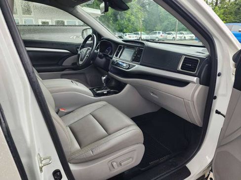 Used 2018 Toyota Highlander XLE AWD/4WD image 20
